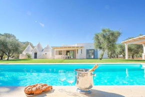 New Trulli Eden 101 with private pool and jacuzzi San Michele Salentino